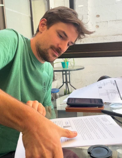 Acheter un van au Chili - photo de la signature de l'acte notarial