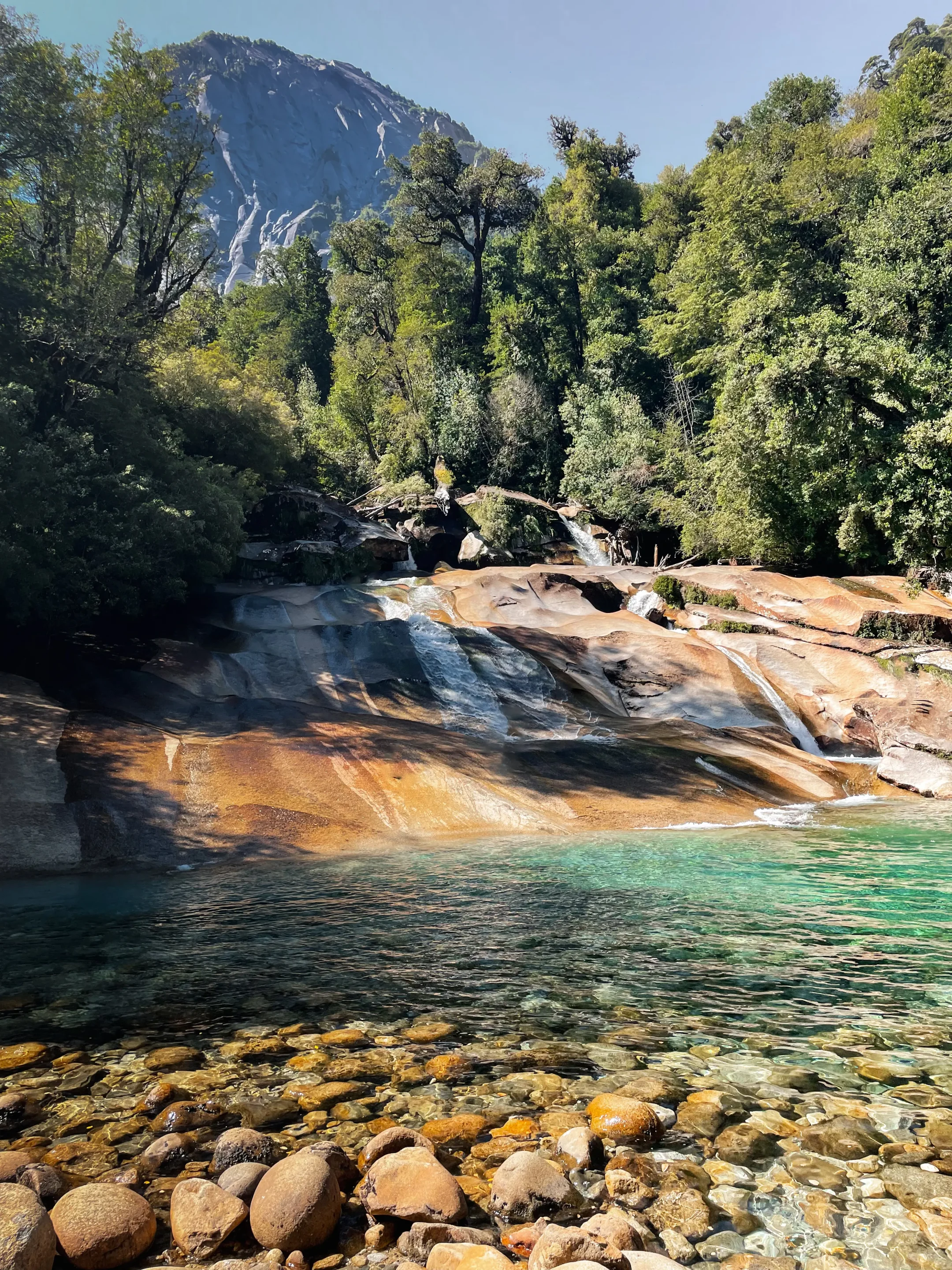 photo de la cascade réputé de la vallée de Cochamó : les toboganes